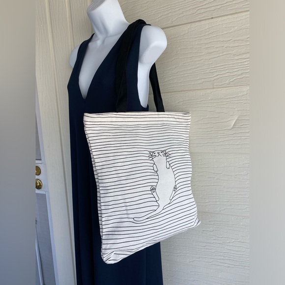Belly up cat canvas tote bag - Picture 5 of 7